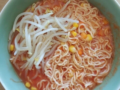 豚骨ラーメンで！！トマトラーメン☆☆☆